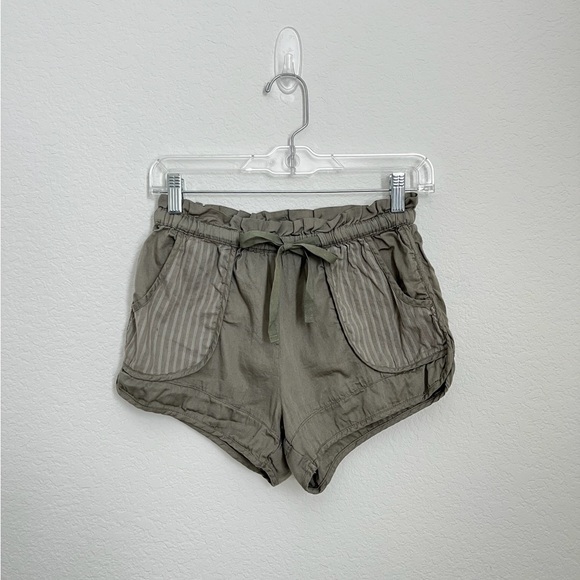 Urban Outfitters Staring at Stars olive green shorts XS - Picture 1 of 2